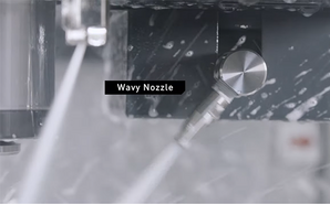 Coolant spraying device &quot;Wavy Nozzle&quot;